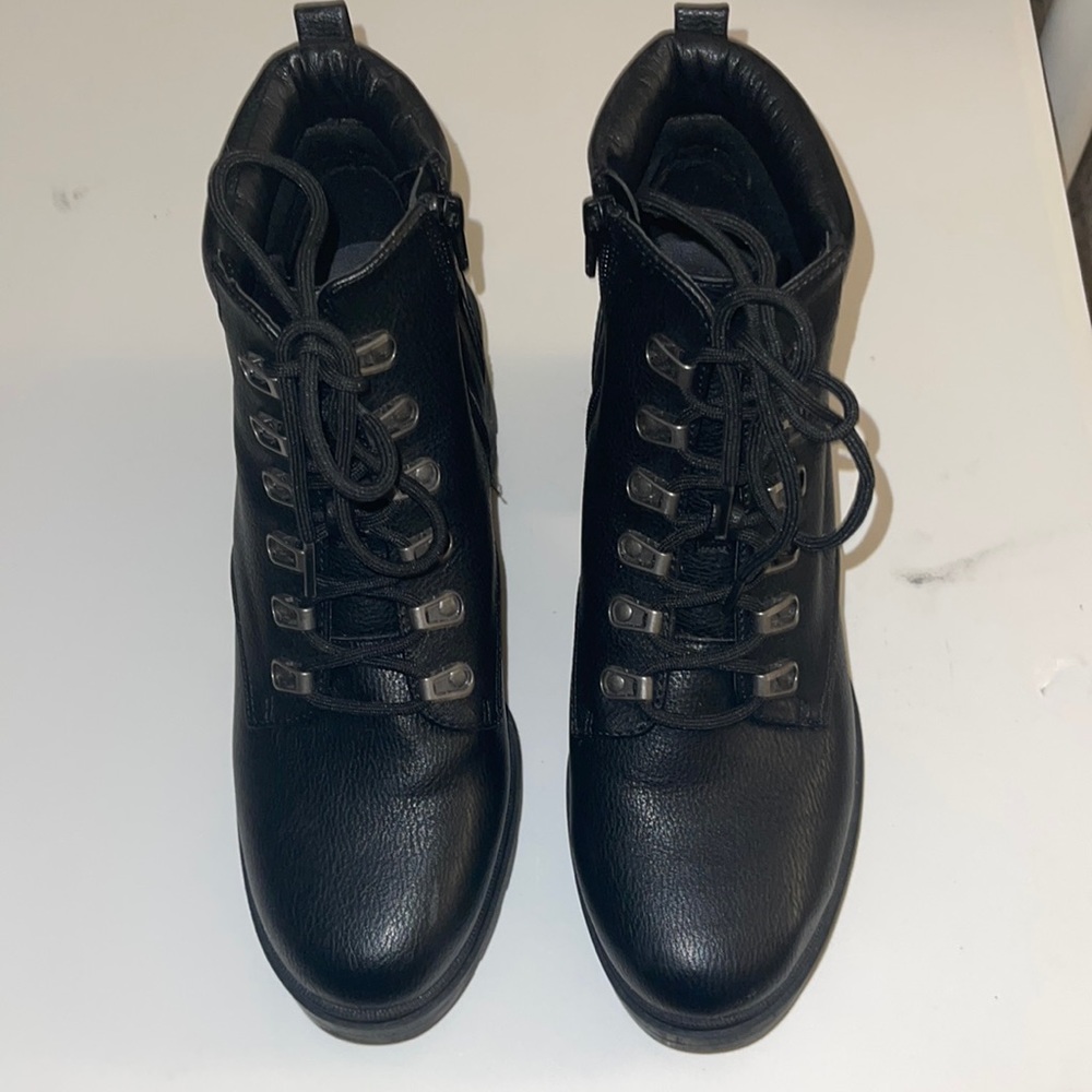 No Boundaries Womens chunky boot Sz 10